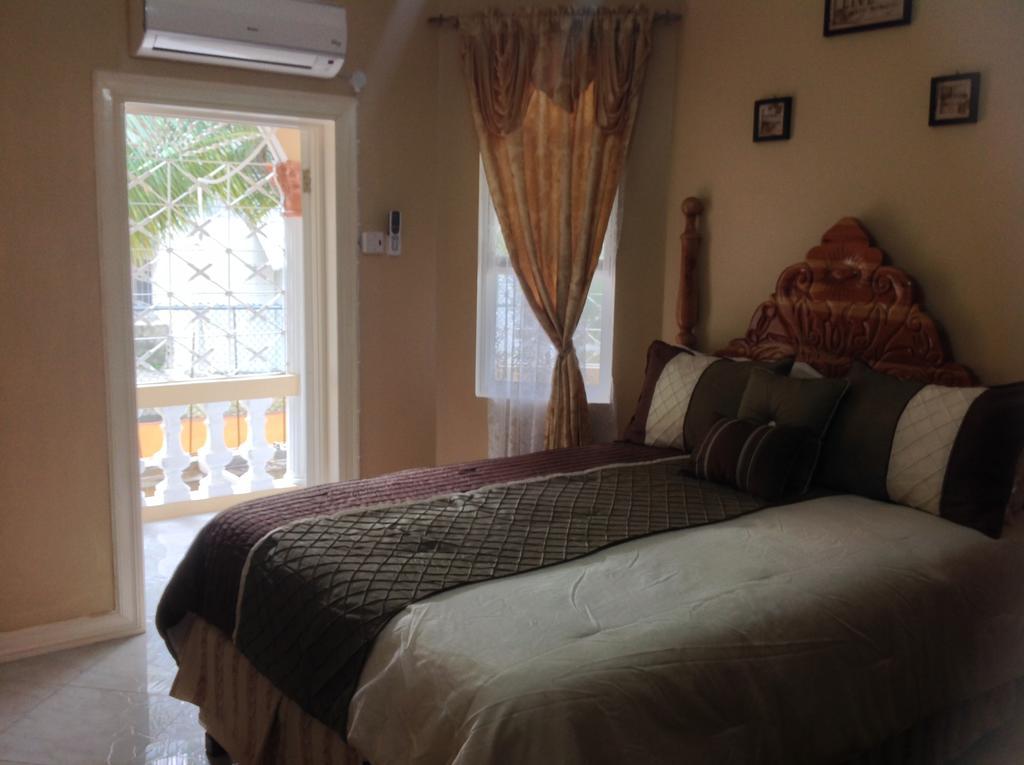 Cazwin Villas Montego Bay Rum bild