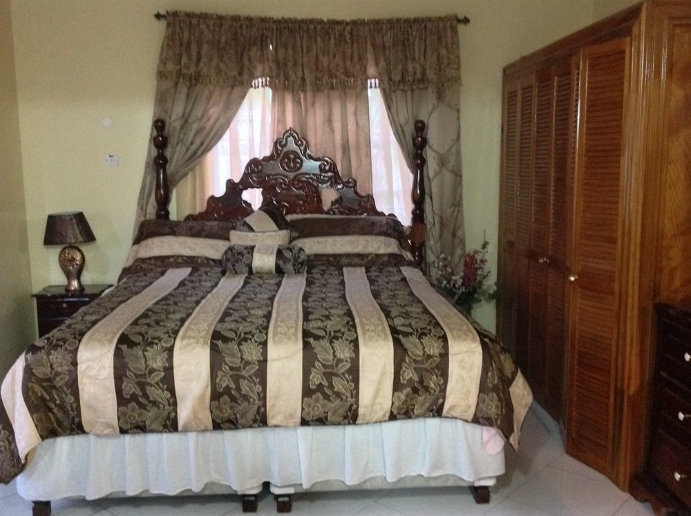 Cazwin Villas Montego Bay Exteriör bild