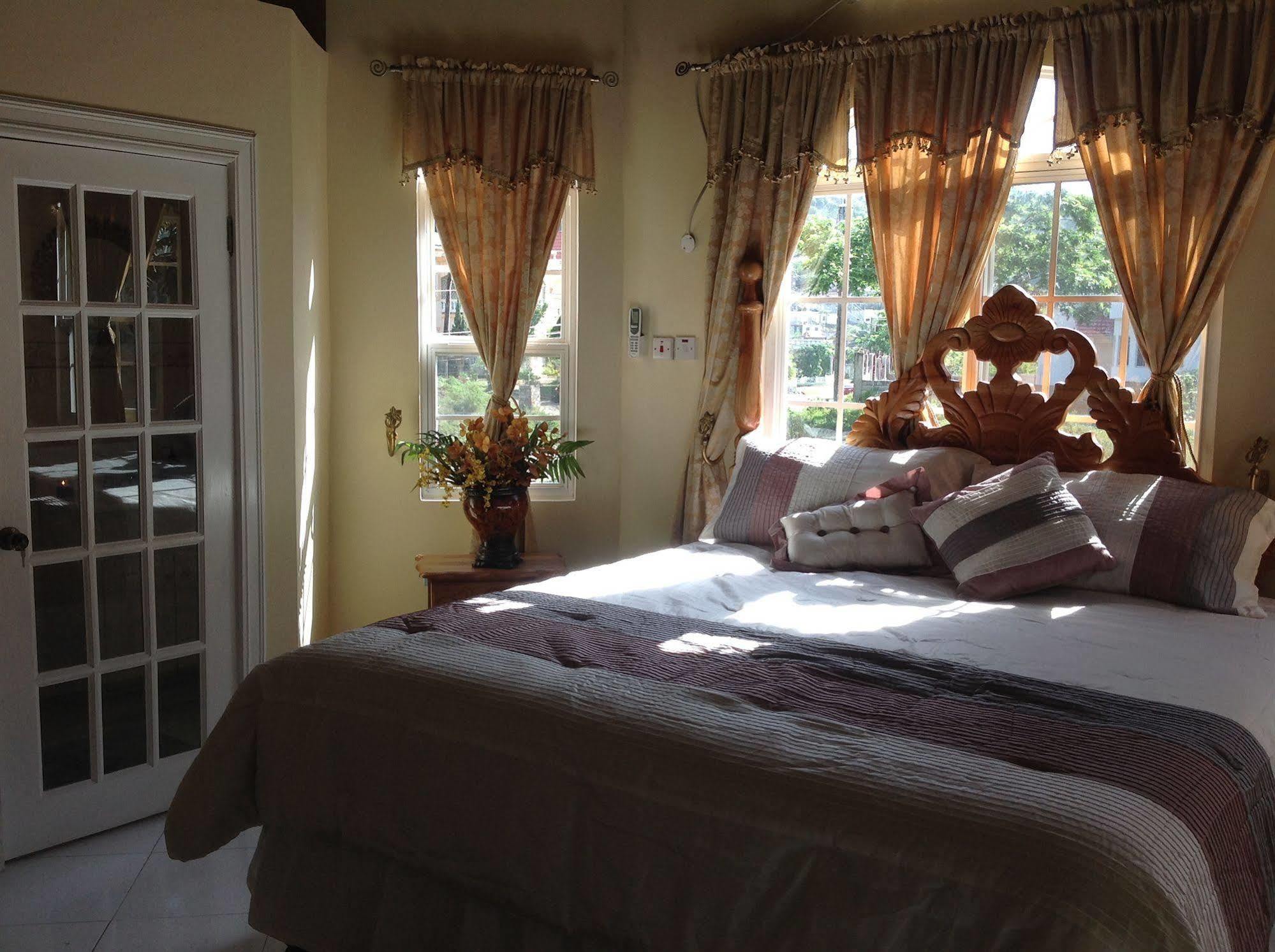 Cazwin Villas Montego Bay Exteriör bild